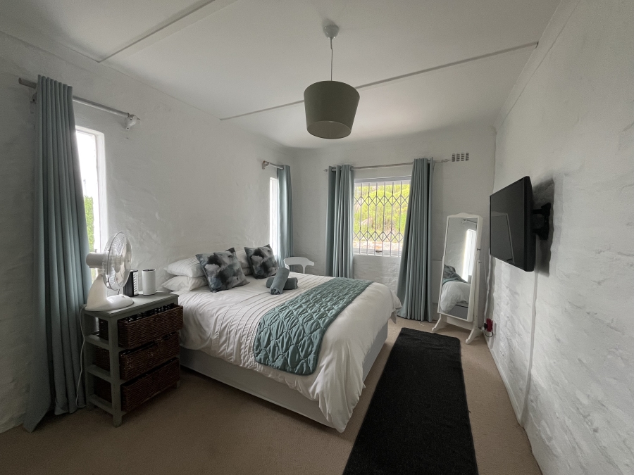 To Let 5 Bedroom Property for Rent in Mountainside Western Cape